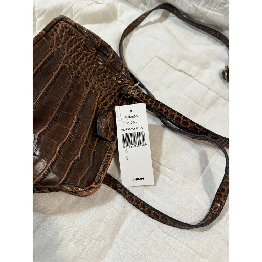 NWT VNTG Bueno Collection Brown Hornback Croc Embossed Crossbody Bag Kiss Lock